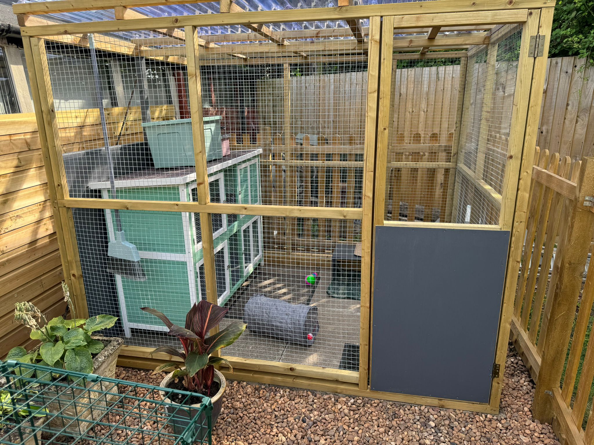 R10 Outdoor suite